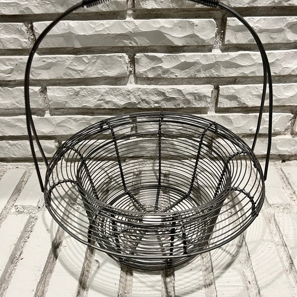 Vintage Round Primitive Farmhouse Wire Egg Veggie Basket - Picture 3 of 9